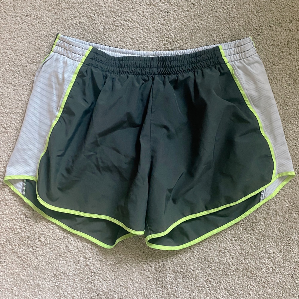 Nike Dri-fit shorts - size L